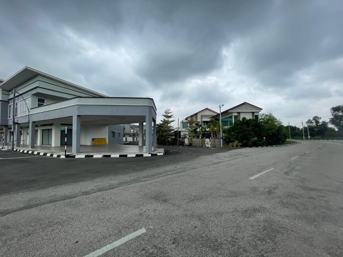 No 61 Nazirin Homestay Tmn Indah Raya 2 Manjung Lumut Bagian luar foto